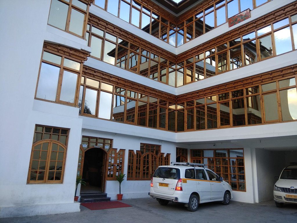 hotel-img