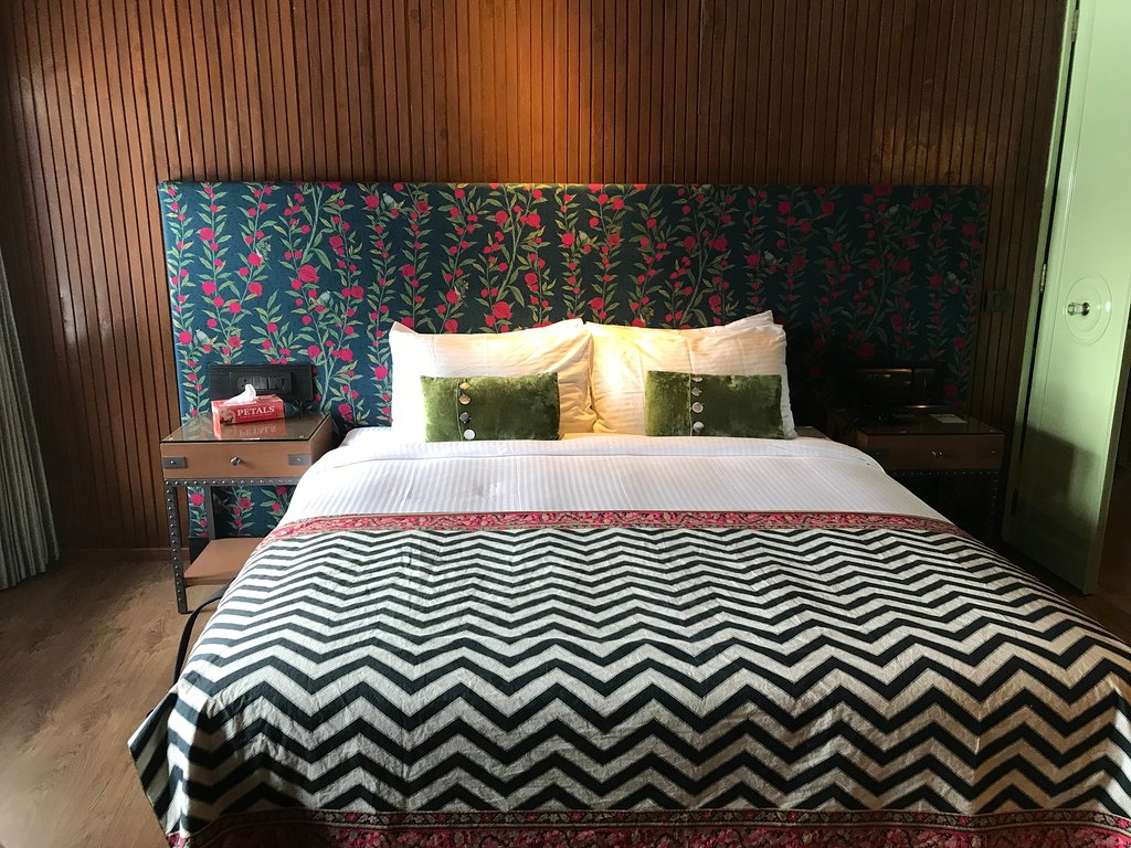 hotel-img