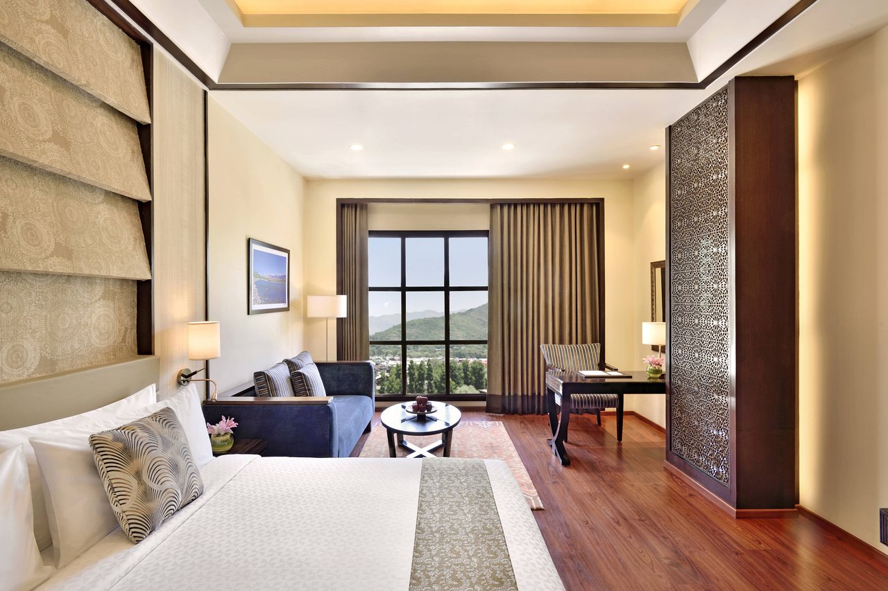 hotel-img