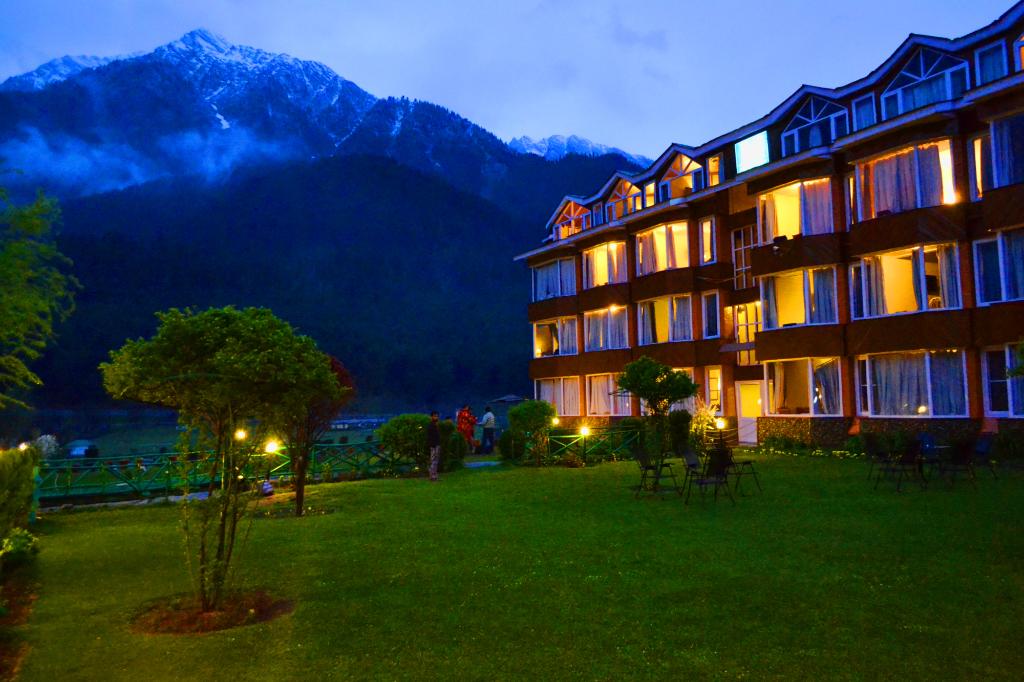 hotel-img