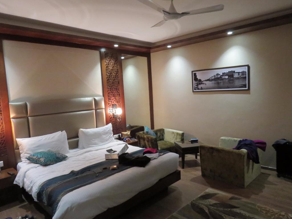 hotel-img