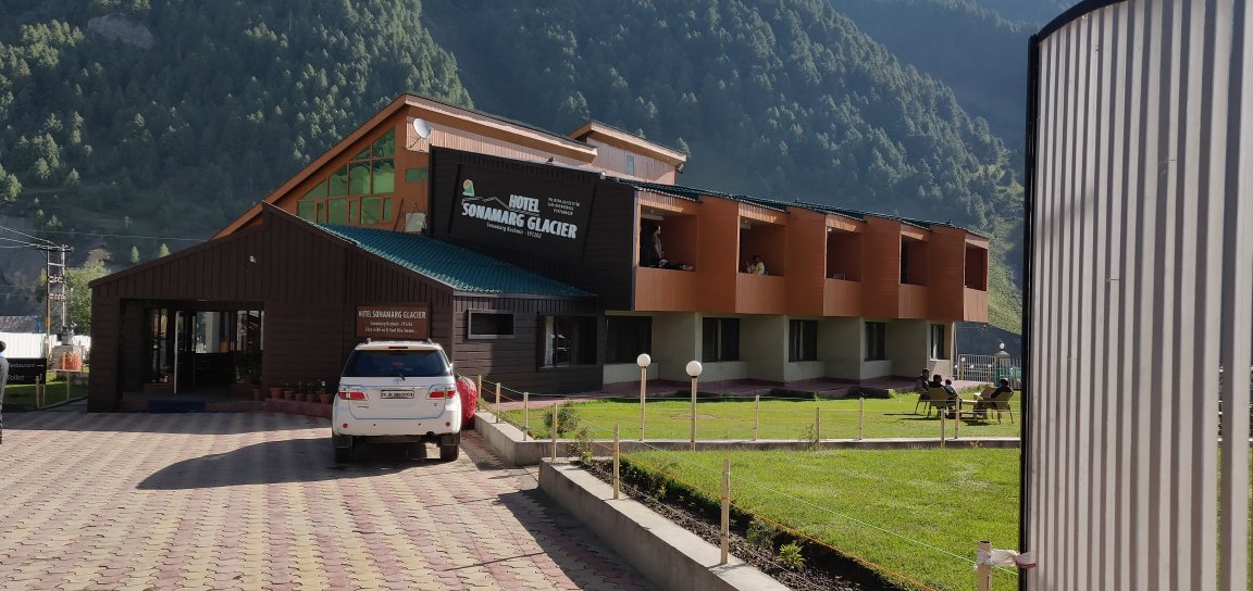 hotel-img